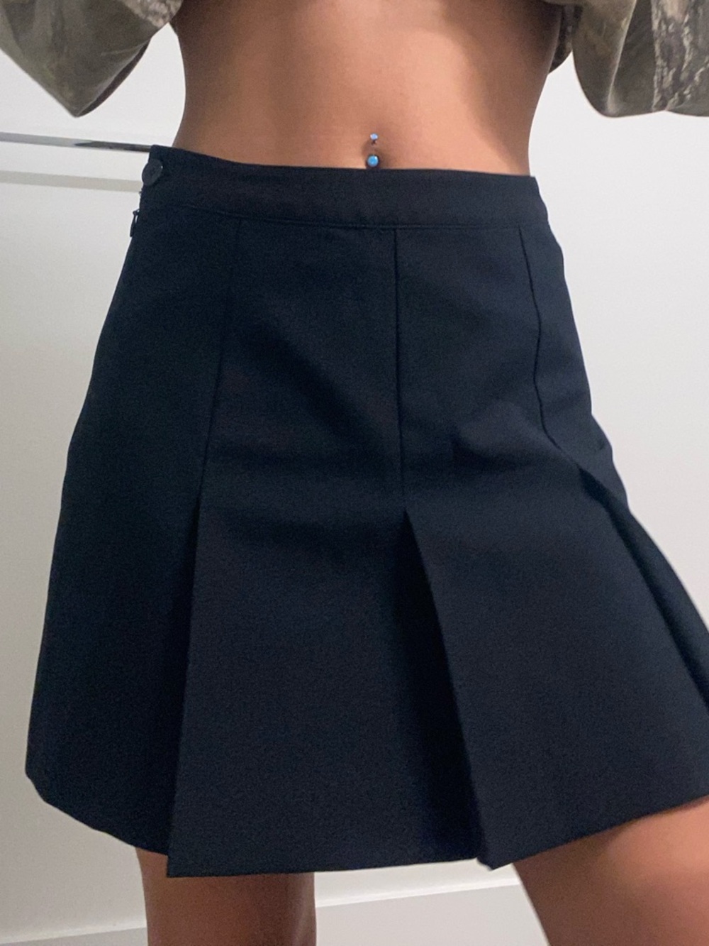 Elle Black Pleated Mini Skirt